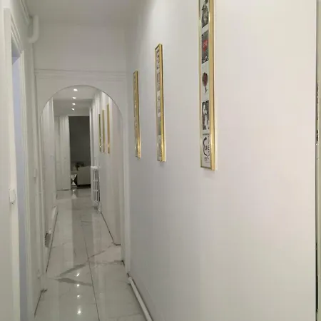 Anna's アパート トロワ